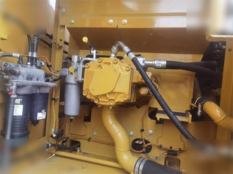 Escavadora de rastos CATERPILLAR 320GC: foto 9