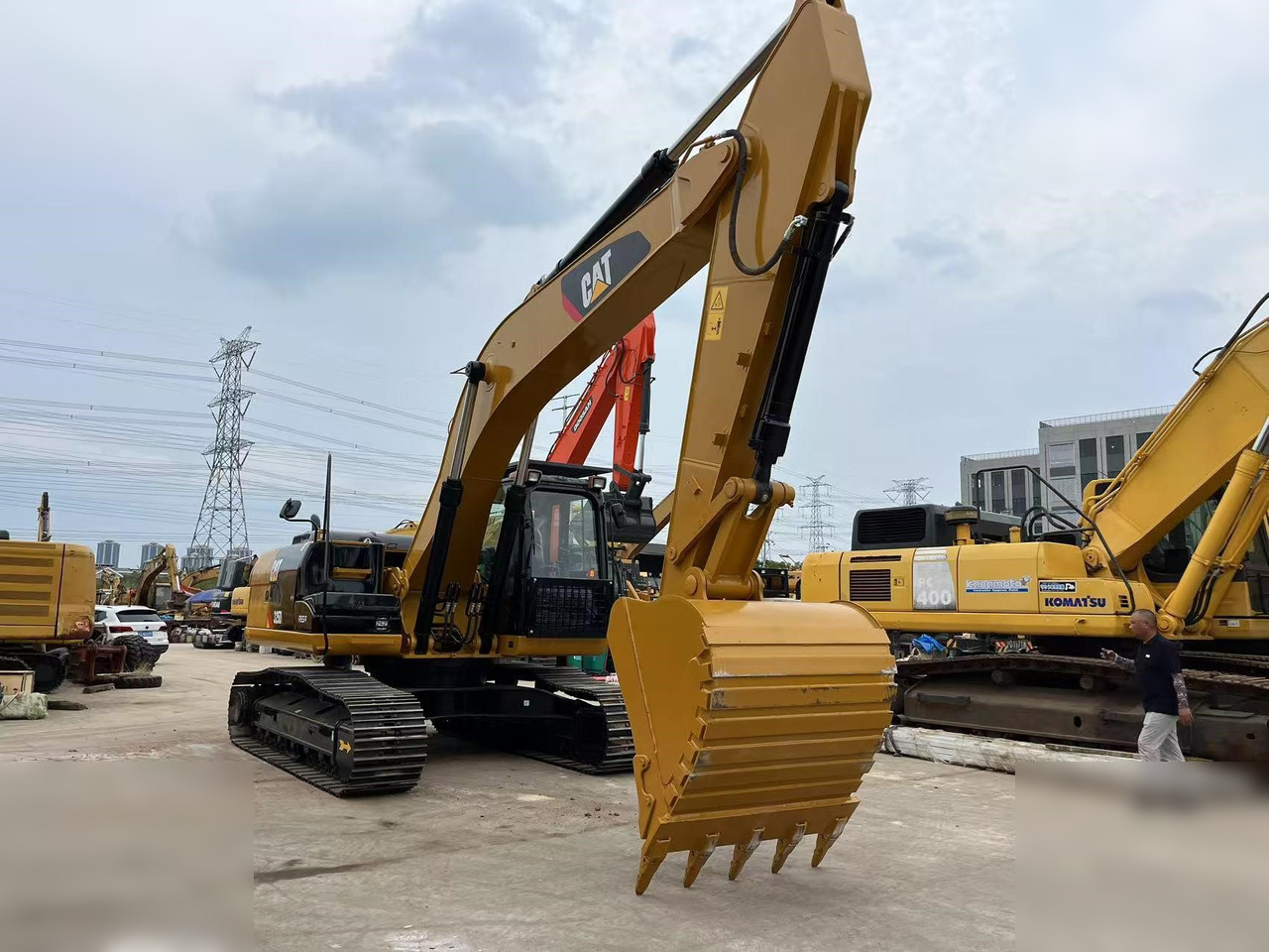 CATERPILLAR 325D - Escavadora de rastos: foto 2 CATERPILLAR 325D - Escavadora de rastos: foto 2