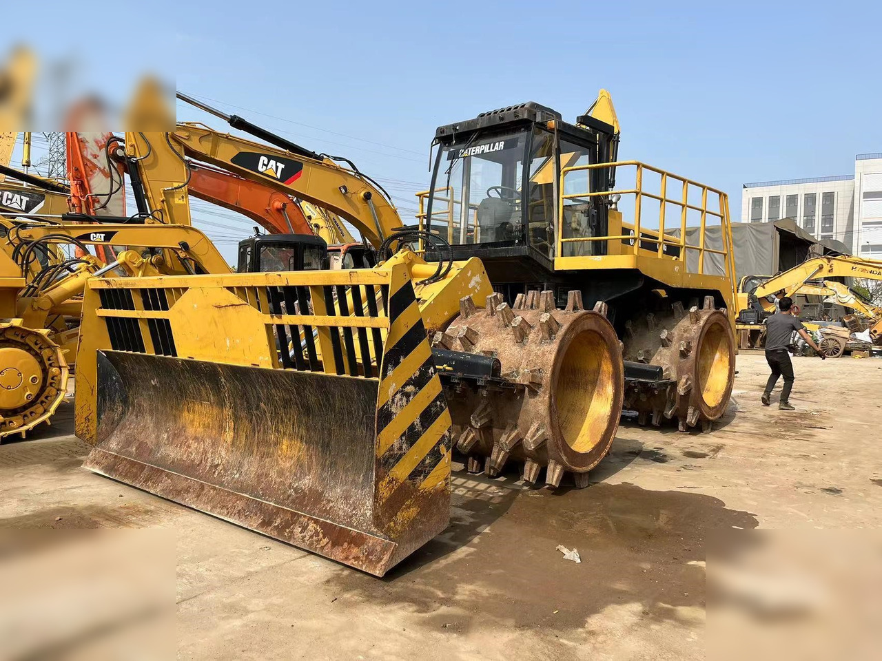CATERPILLAR 826G - Compactador: foto 1 CATERPILLAR 826G - Compactador: foto 1