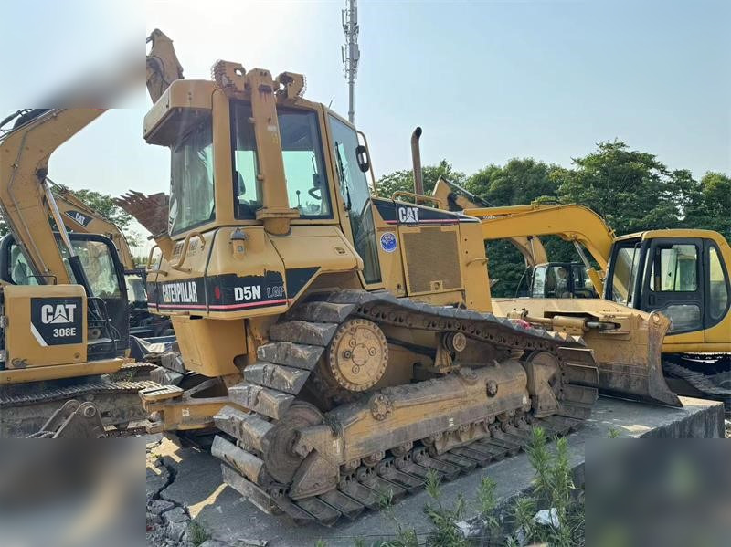 CATERPILLAR D5N - Buldôzer: foto 2 CATERPILLAR D5N - Buldôzer: foto 2