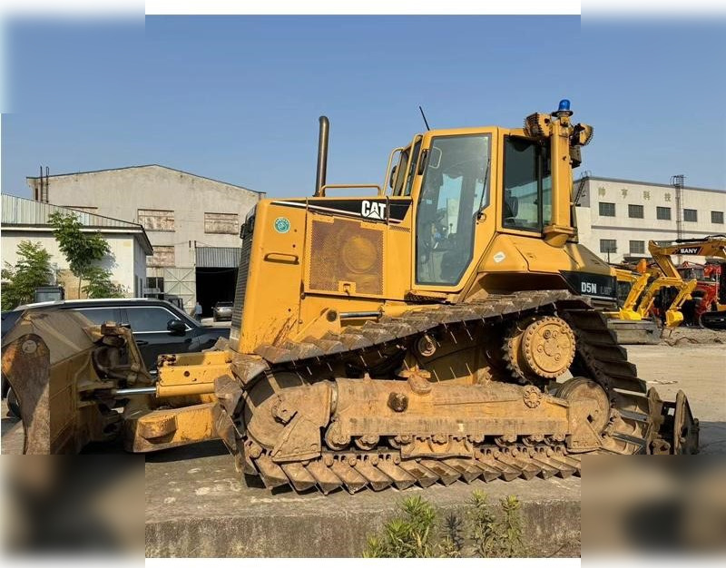 CATERPILLAR D5N - Buldôzer: foto 1 CATERPILLAR D5N - Buldôzer: foto 1
