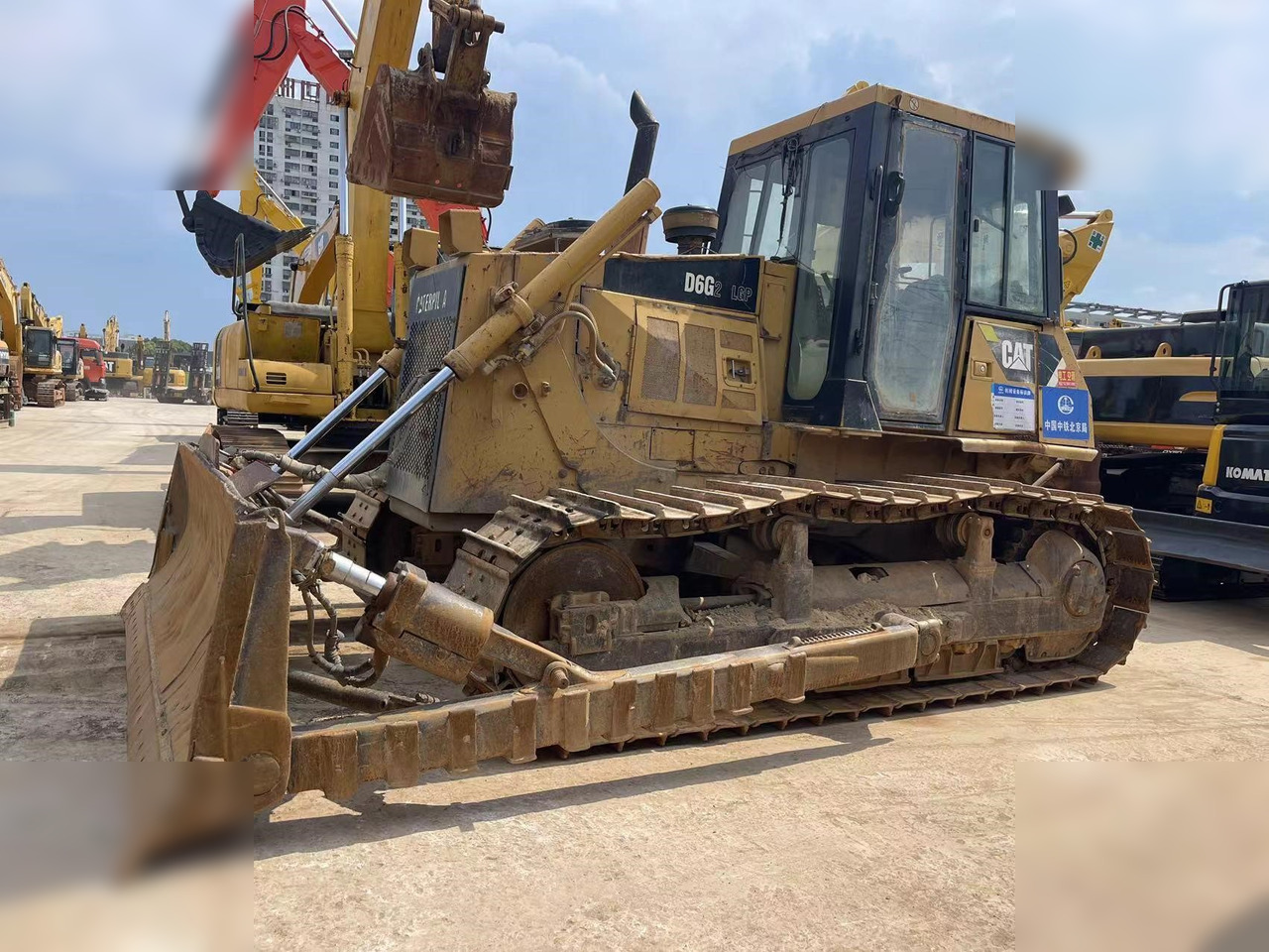 CATERPILLAR D6G - Buldôzer: foto 2 CATERPILLAR D6G - Buldôzer: foto 2