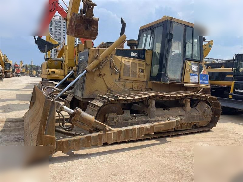 CATERPILLAR D6G LGP - Buldôzer: foto 1 CATERPILLAR D6G LGP - Buldôzer: foto 1