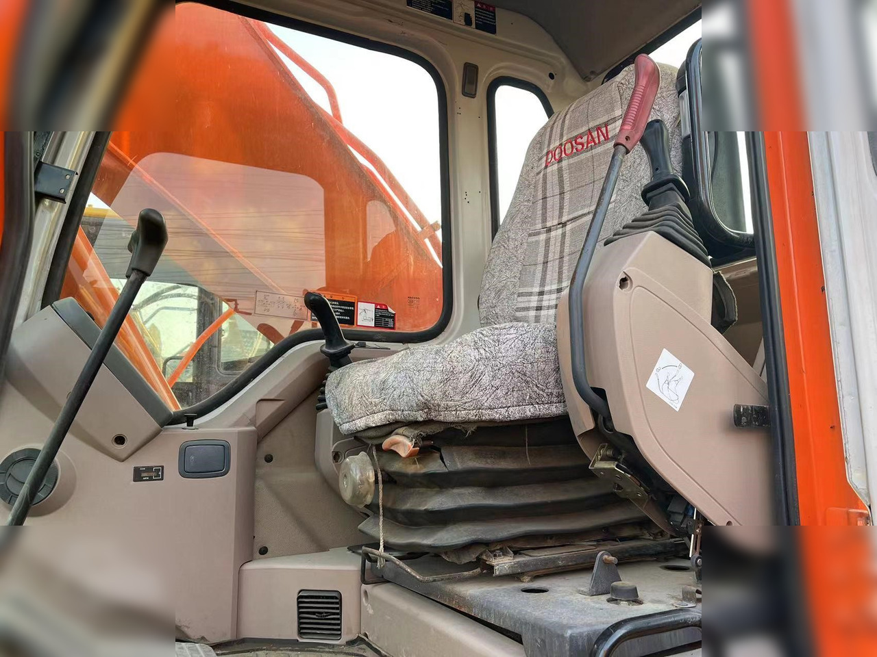 DOOSAN DH220 LC-7 - Escavadora de rastos: foto 4 DOOSAN DH220 LC-7 - Escavadora de rastos: foto 4