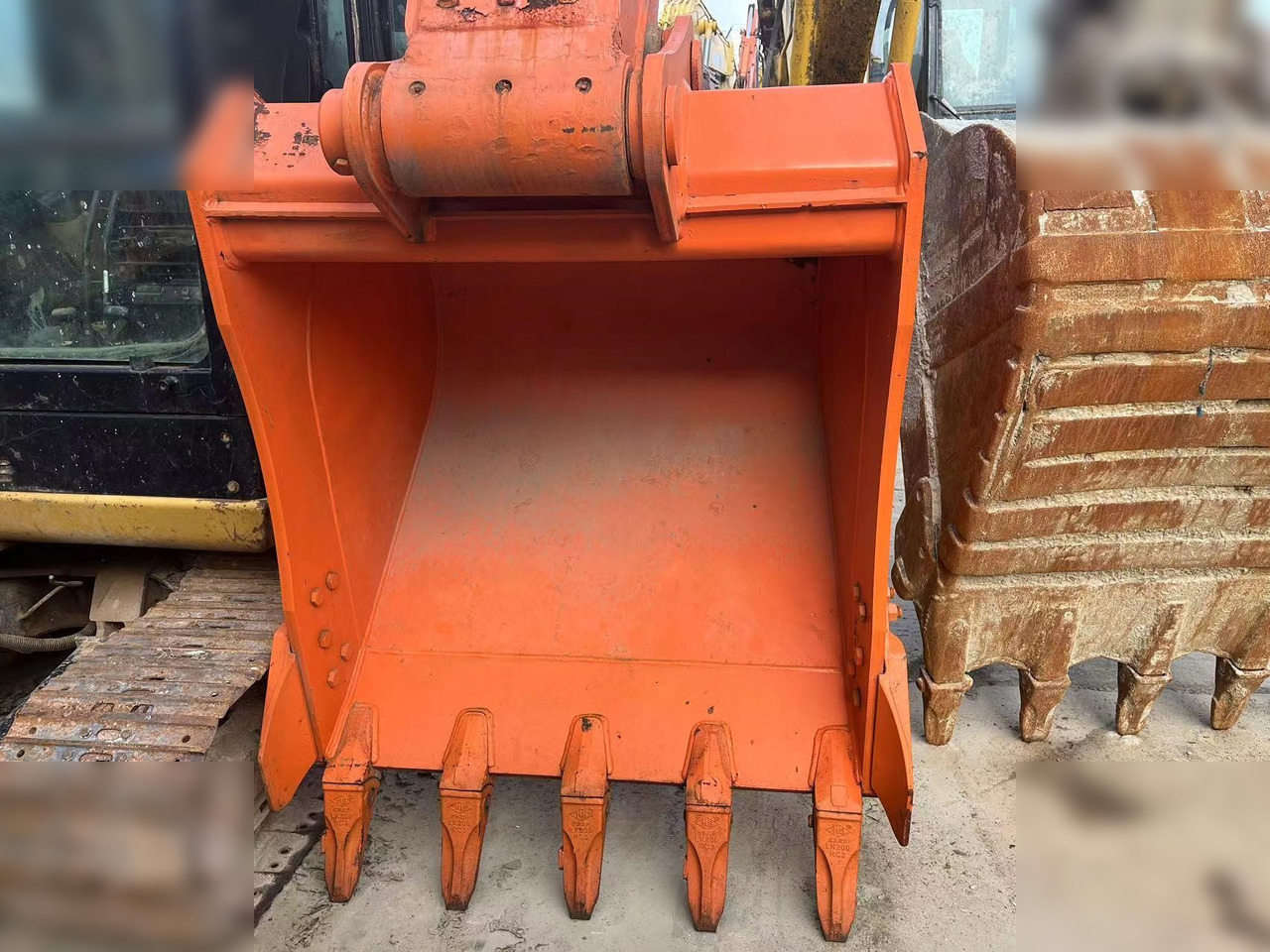DOOSAN DH220 LC-7 - Escavadora de rastos: foto 4 DOOSAN DH220 LC-7 - Escavadora de rastos: foto 4