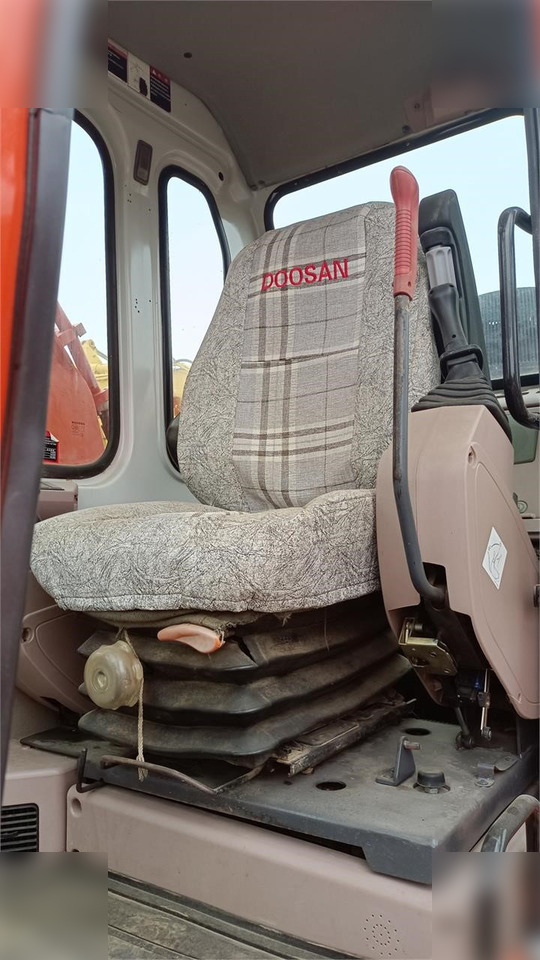 DOOSAN DH220 LC-7 - Escavadora de rastos: foto 4 DOOSAN DH220 LC-7 - Escavadora de rastos: foto 4