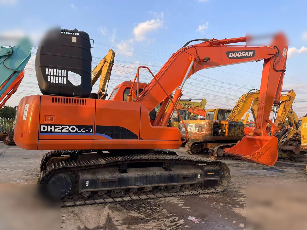 DOOSAN DH220 LC-7 - Escavadora de rastos: foto 2 DOOSAN DH220 LC-7 - Escavadora de rastos: foto 2