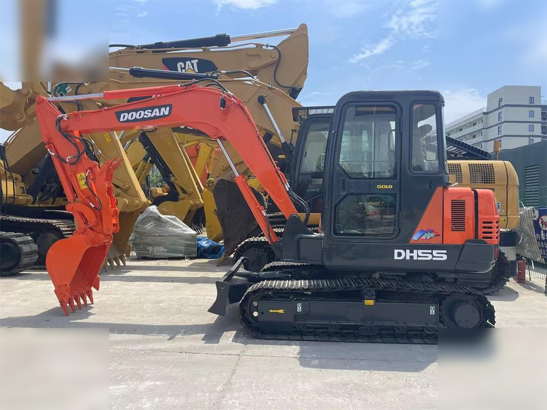 DOOSAN DH55-V - Mini escavadeira: foto 1 DOOSAN DH55-V - Mini escavadeira: foto 1