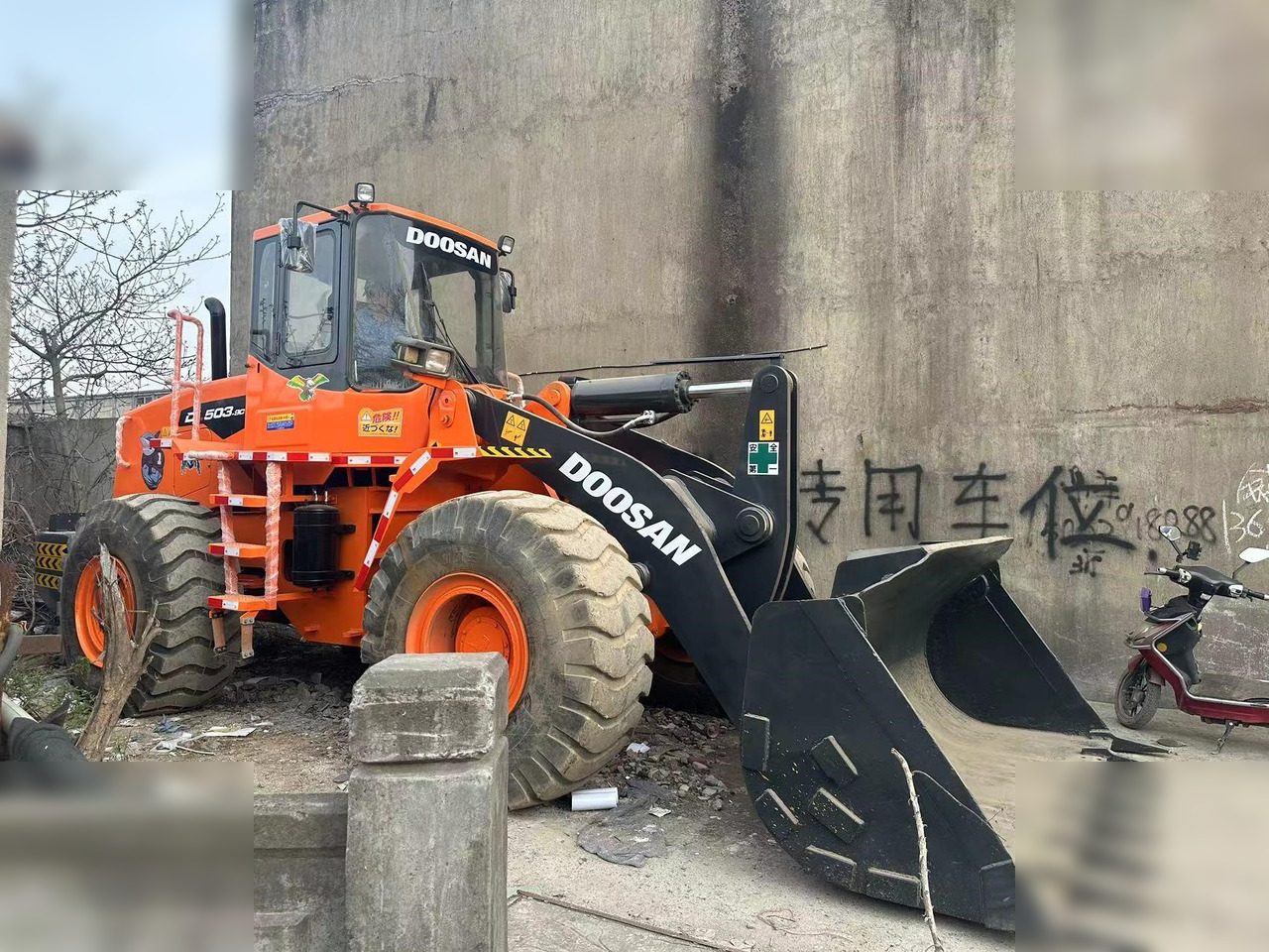 DOOSAN DL503 - Pá carregadora de rodas: foto 1 DOOSAN DL503 - Pá carregadora de rodas: foto 1