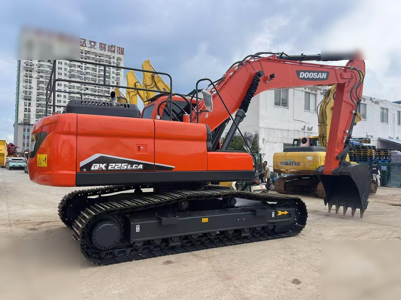 DOOSAN DX225 LC - Escavadora de rastos: foto 2 DOOSAN DX225 LC - Escavadora de rastos: foto 2