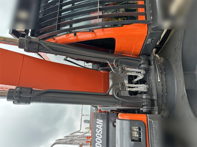 DOOSAN DX260 LC - Escavadora de rastos: foto 4 DOOSAN DX260 LC - Escavadora de rastos: foto 4