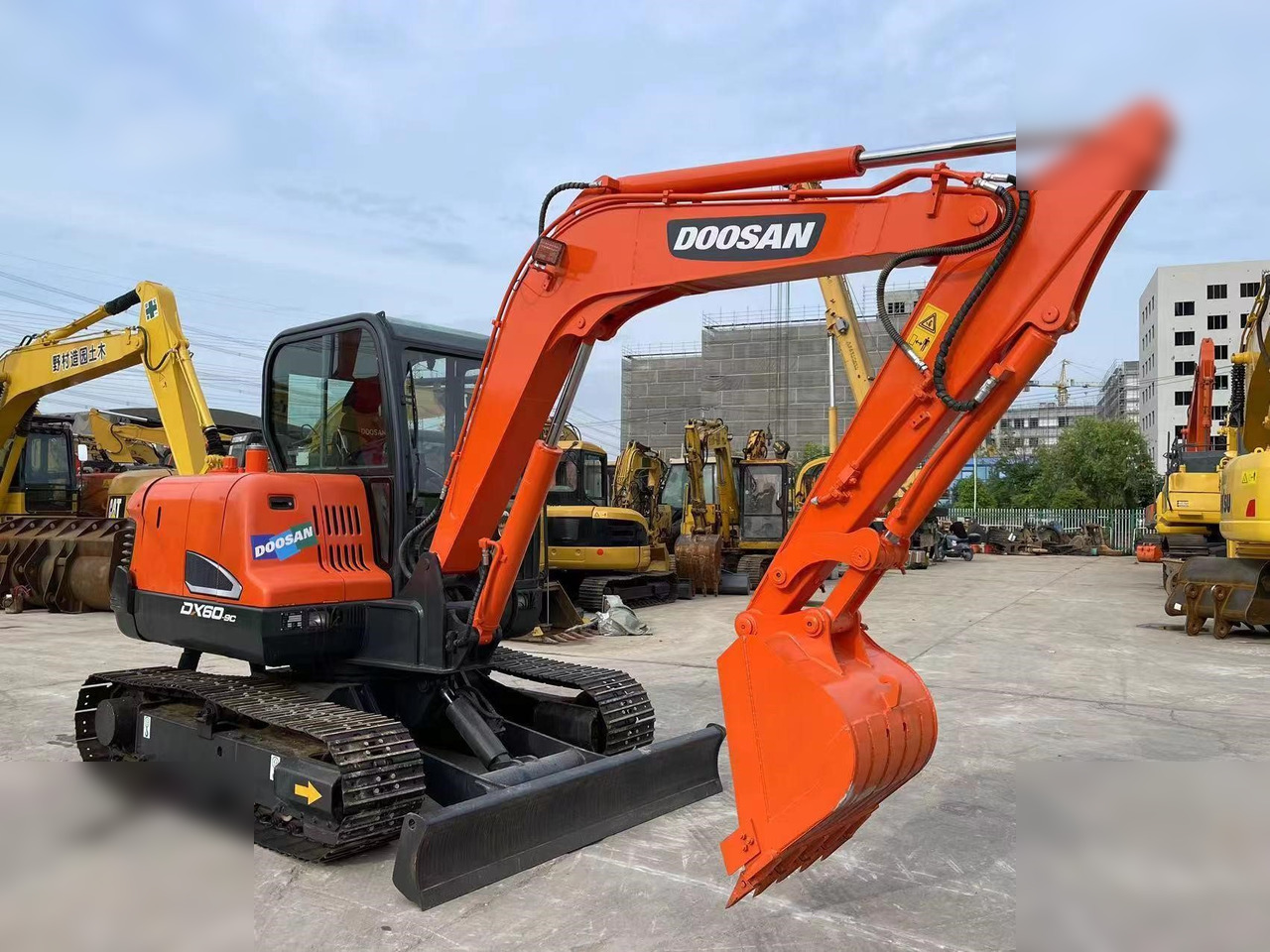 DOOSAN DX60-9C - Escavadora de rastos: foto 2 DOOSAN DX60-9C - Escavadora de rastos: foto 2