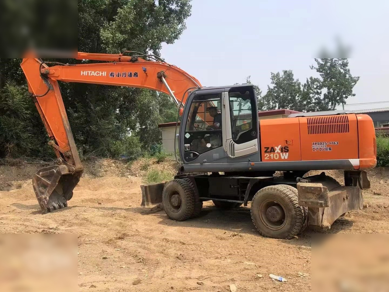 HITACHI ZX210W - Escavadeira de rodas: foto 1 HITACHI ZX210W - Escavadeira de rodas: foto 1
