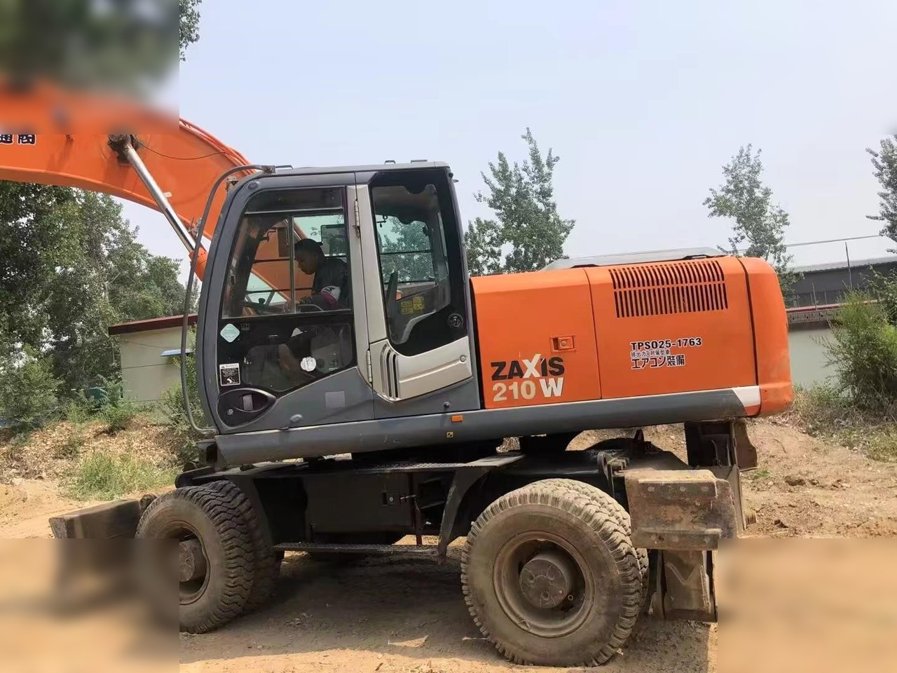 HITACHI ZX210W - Escavadeira de rodas: foto 5 HITACHI ZX210W - Escavadeira de rodas: foto 5