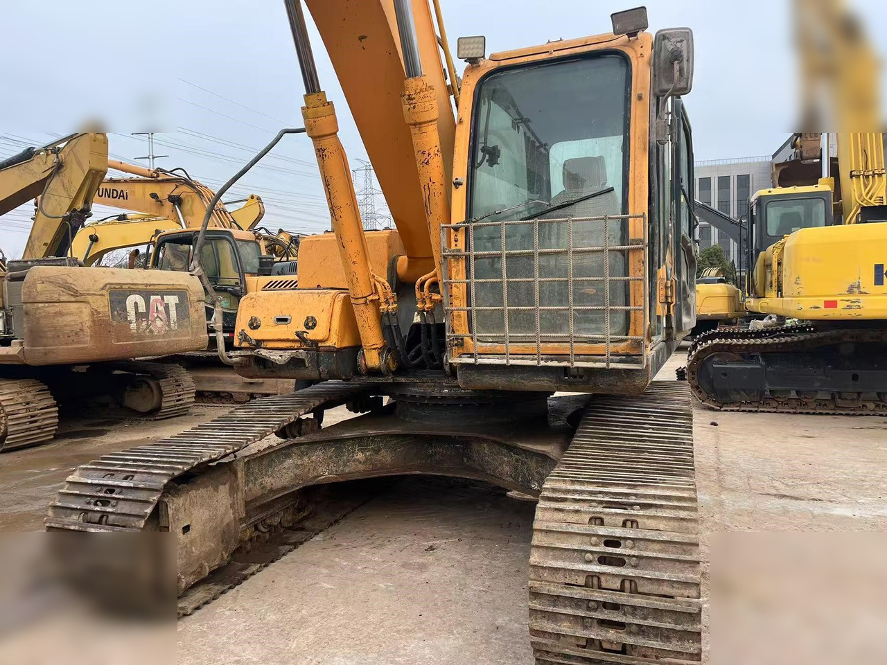 HYUNDAI ROBEX 220 LC-9S - Escavadora de rastos: foto 4 HYUNDAI ROBEX 220 LC-9S - Escavadora de rastos: foto 4