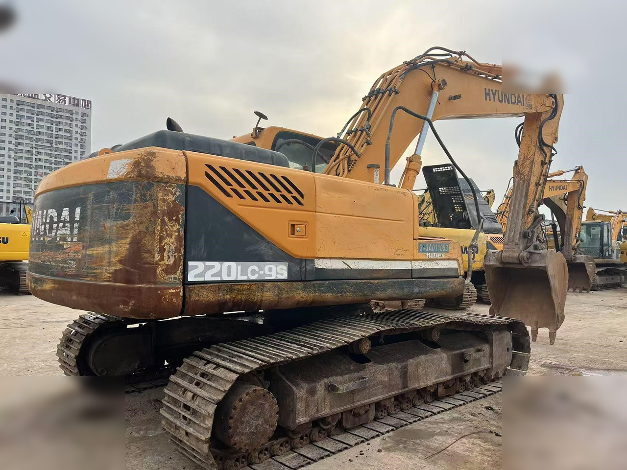 HYUNDAI ROBEX 220 LC-9S - Escavadora de rastos: foto 2 HYUNDAI ROBEX 220 LC-9S - Escavadora de rastos: foto 2