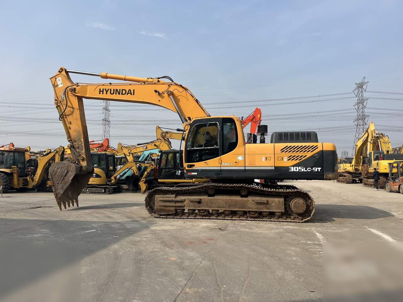 Escavadora de rastos HYUNDAI ROBEX 305 LC-9T: foto 1