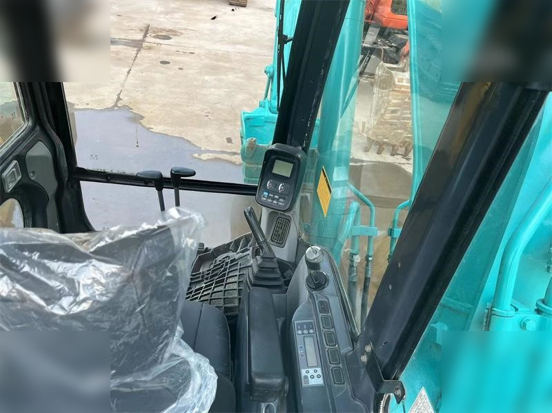 KOBELCO SK200-8 - Escavadora de rastos: foto 4 KOBELCO SK200-8 - Escavadora de rastos: foto 4