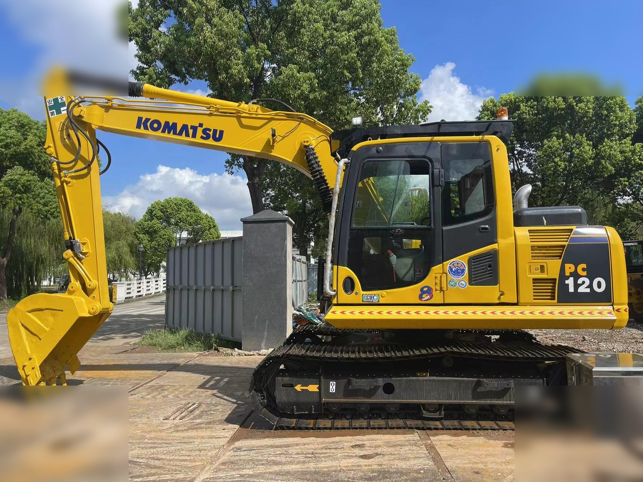 KOMATSU PC120-8 - Escavadora de rastos: foto 1 KOMATSU PC120-8 - Escavadora de rastos: foto 1