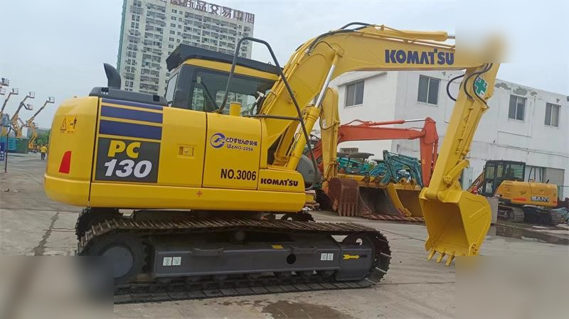 KOMATSU PC130-7 - Escavadora de rastos: foto 2 KOMATSU PC130-7 - Escavadora de rastos: foto 2