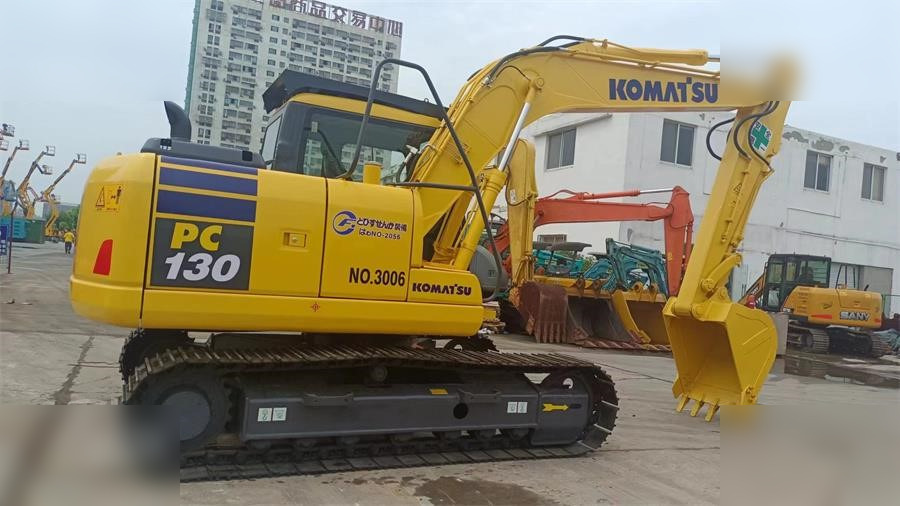 KOMATSU PC130-7 - Escavadora de rastos: foto 1 KOMATSU PC130-7 - Escavadora de rastos: foto 1