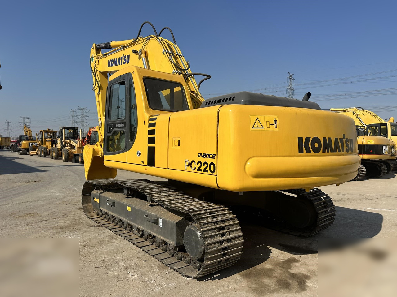 KOMATSU PC220-6 - Escavadora de rastos: foto 3 KOMATSU PC220-6 - Escavadora de rastos: foto 3