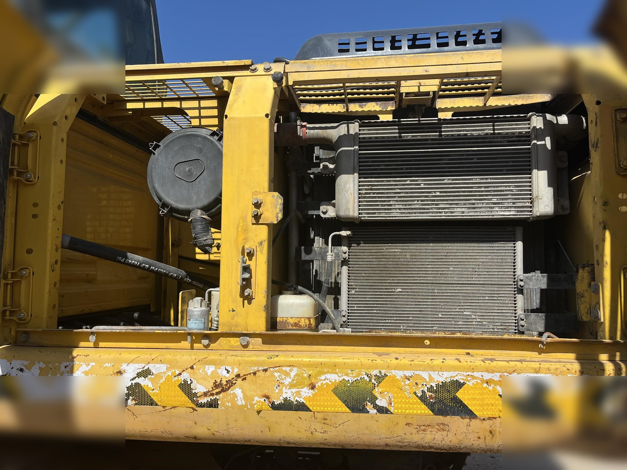 Escavadora de rastos KOMATSU PC220-7: foto 6