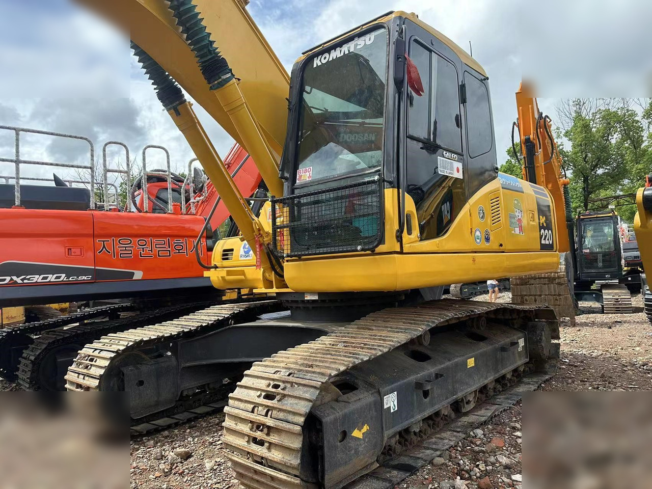 KOMATSU PC220-7 - Escavadora de rastos: foto 3 KOMATSU PC220-7 - Escavadora de rastos: foto 3