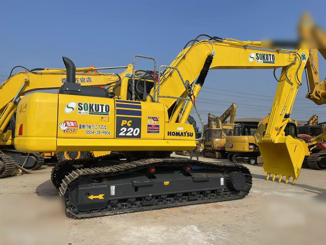 KOMATSU PC220-8 - Escavadora de rastos: foto 1 KOMATSU PC220-8 - Escavadora de rastos: foto 1