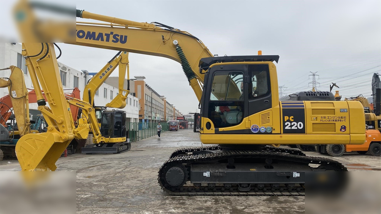 KOMATSU PC220-8 - Escavadora de rastos: foto 1 KOMATSU PC220-8 - Escavadora de rastos: foto 1