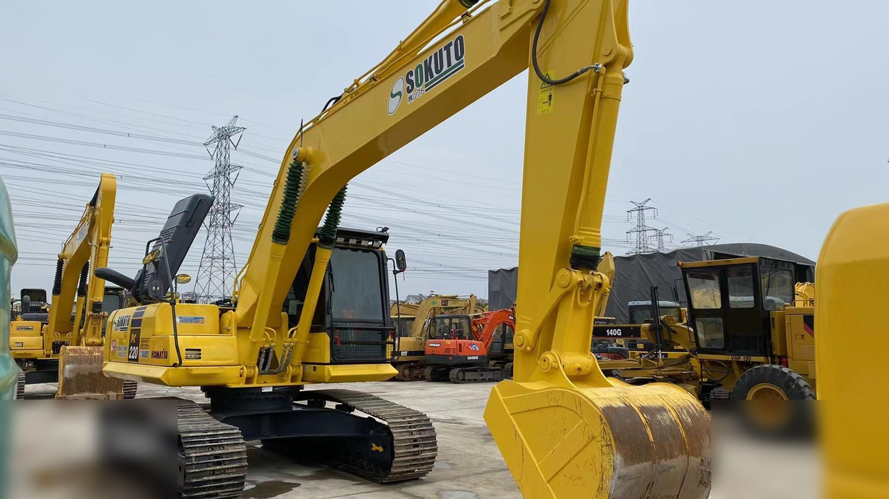 KOMATSU PC220-8 - Escavadora de rastos: foto 1 KOMATSU PC220-8 - Escavadora de rastos: foto 1