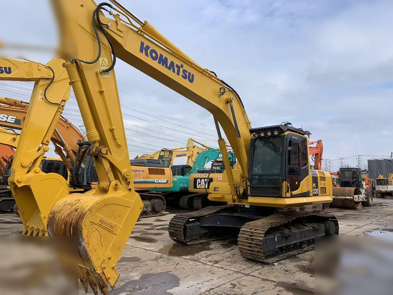 KOMATSU PC220-8 - Escavadora de rastos: foto 1 KOMATSU PC220-8 - Escavadora de rastos: foto 1