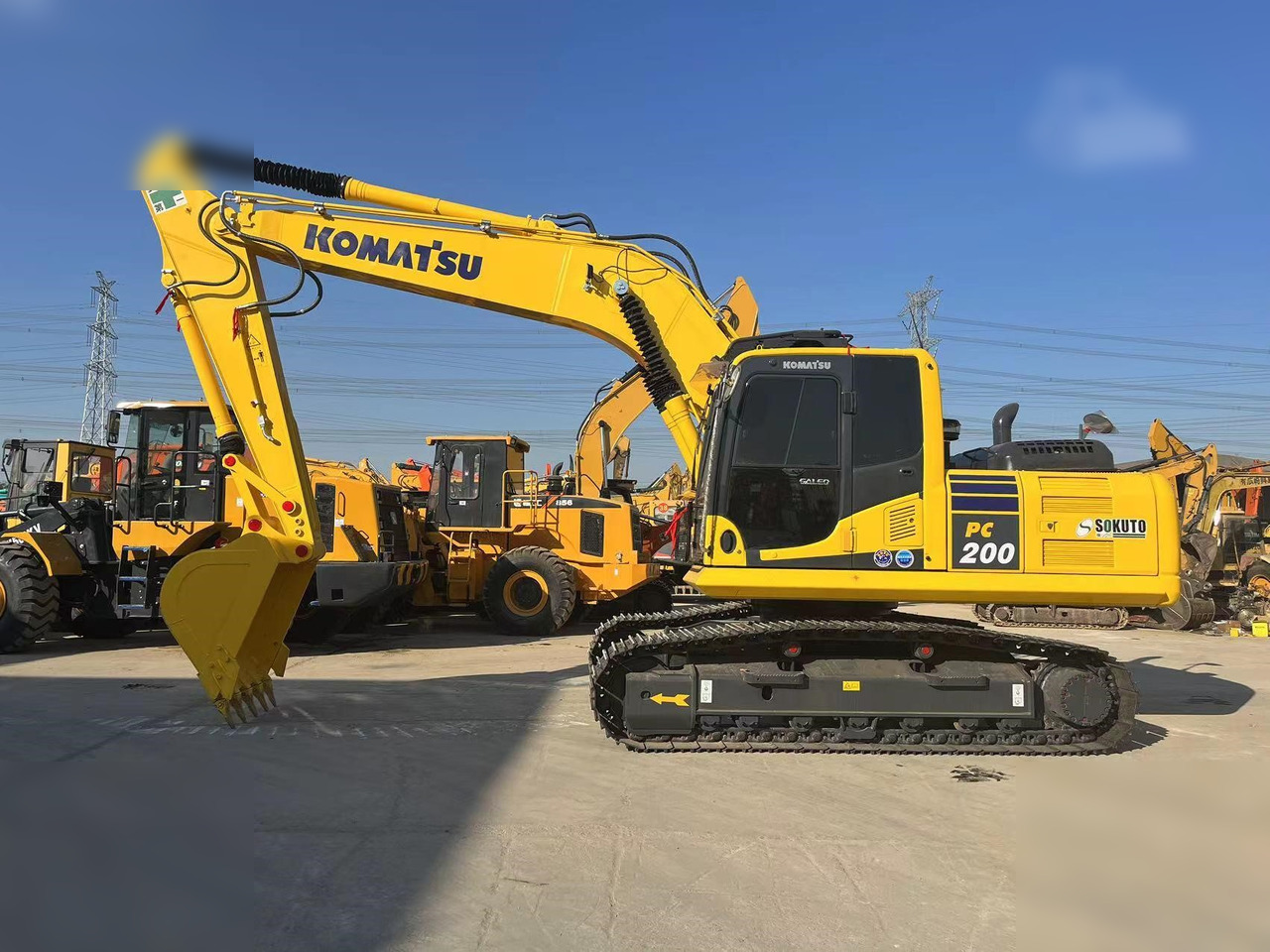 KOMATSU PC220-8 - Escavadora de rastos: foto 1 KOMATSU PC220-8 - Escavadora de rastos: foto 1