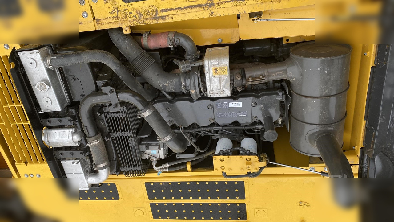 KOMATSU PC220-8 - Escavadora de rastos: foto 4 KOMATSU PC220-8 - Escavadora de rastos: foto 4