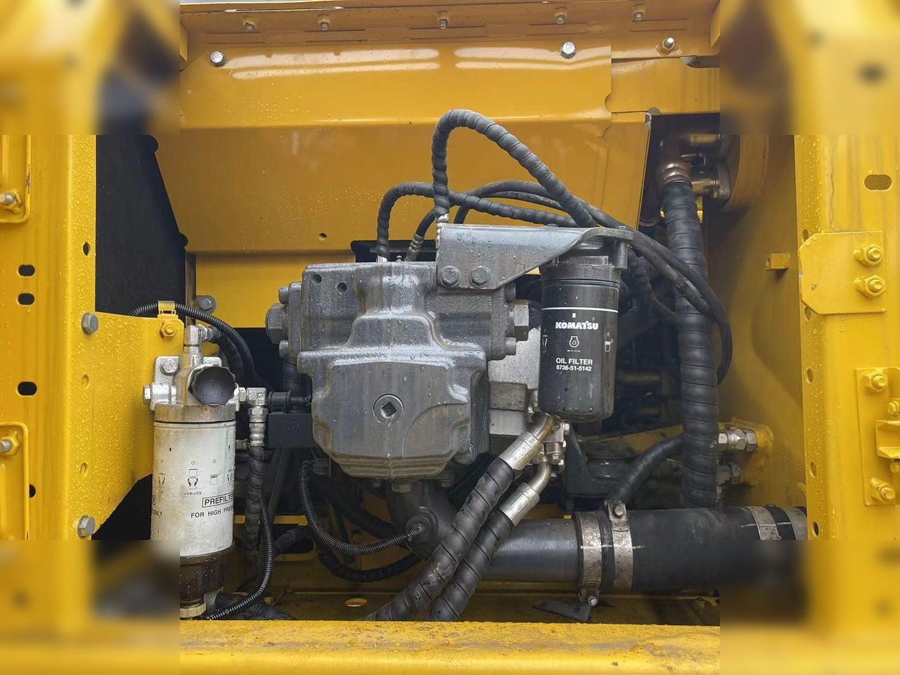 Escavadora de rastos KOMATSU PC220-8: foto 8