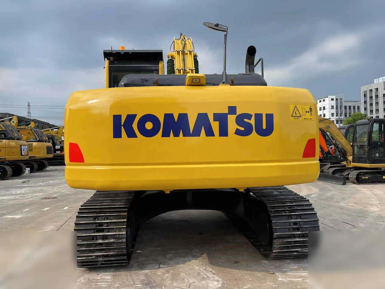 KOMATSU PC220-8 - Escavadora de rastos: foto 2 KOMATSU PC220-8 - Escavadora de rastos: foto 2