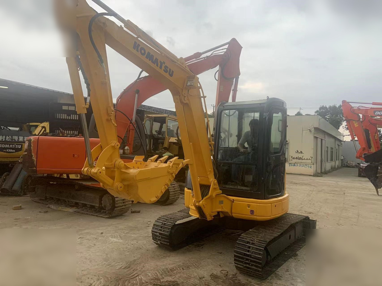 KOMATSU PC40MR-2 - Mini escavadeira: foto 4 KOMATSU PC40MR-2 - Mini escavadeira: foto 4