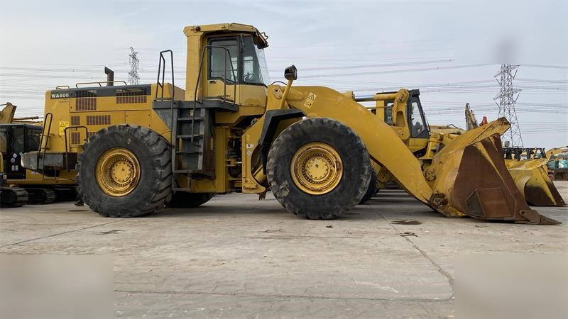 KOMATSU WA600-3 - Pá carregadora de rodas: foto 1 KOMATSU WA600-3 - Pá carregadora de rodas: foto 1