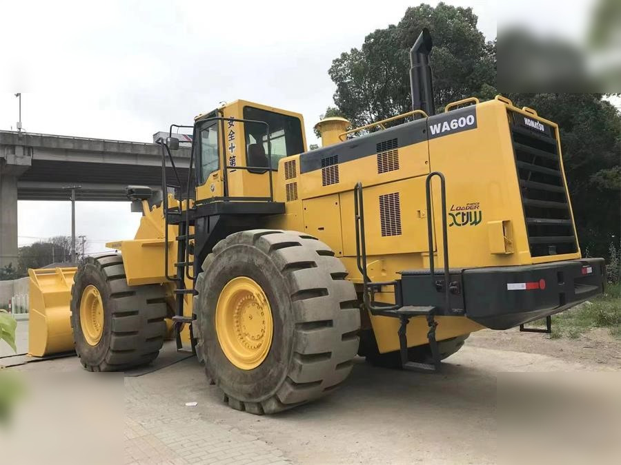 KOMATSU WA600-3 - Pá carregadora de rodas: foto 5 KOMATSU WA600-3 - Pá carregadora de rodas: foto 5