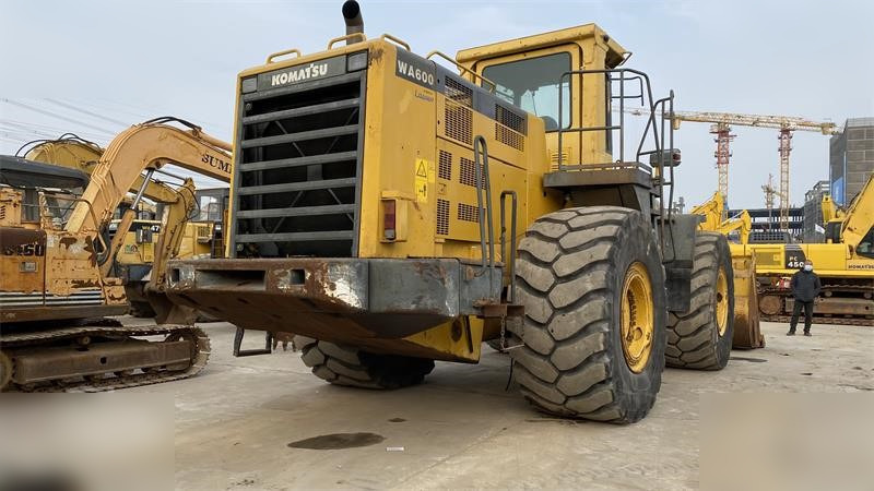 KOMATSU WA600-3 - Pá carregadora de rodas: foto 2 KOMATSU WA600-3 - Pá carregadora de rodas: foto 2