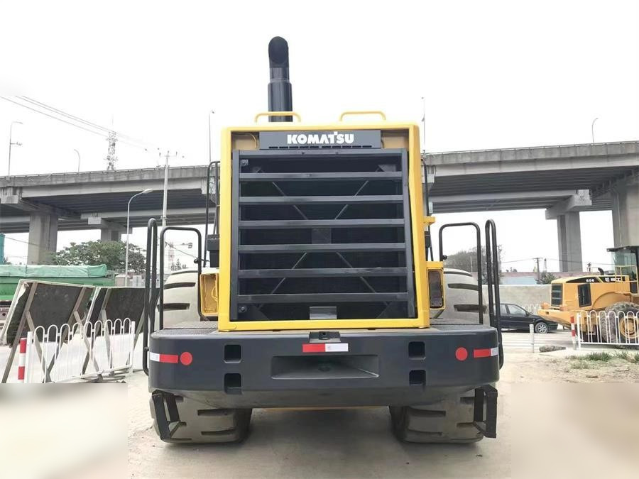 KOMATSU WA600-3 - Pá carregadora de rodas: foto 4 KOMATSU WA600-3 - Pá carregadora de rodas: foto 4