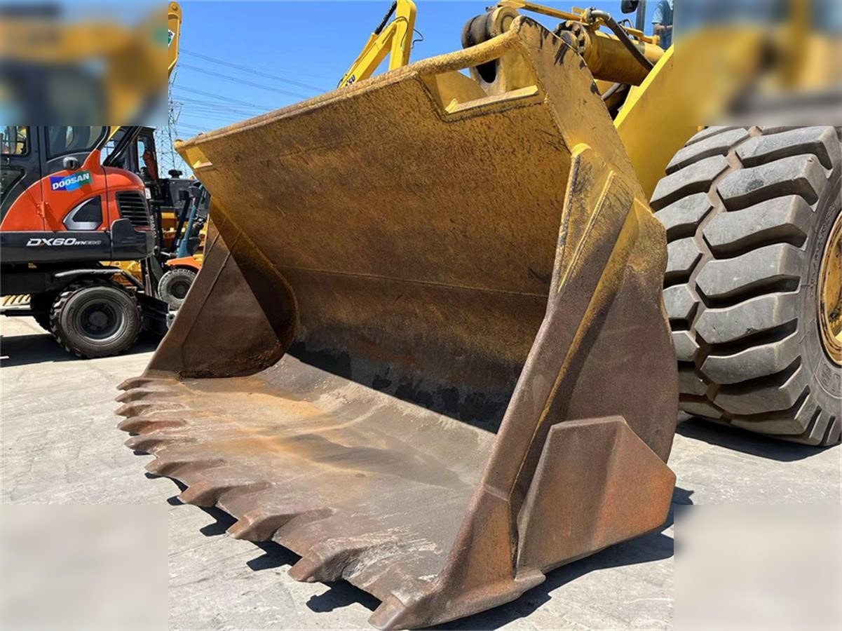 KOMATSU WA600-3 - Pá carregadora de rodas: foto 4 KOMATSU WA600-3 - Pá carregadora de rodas: foto 4