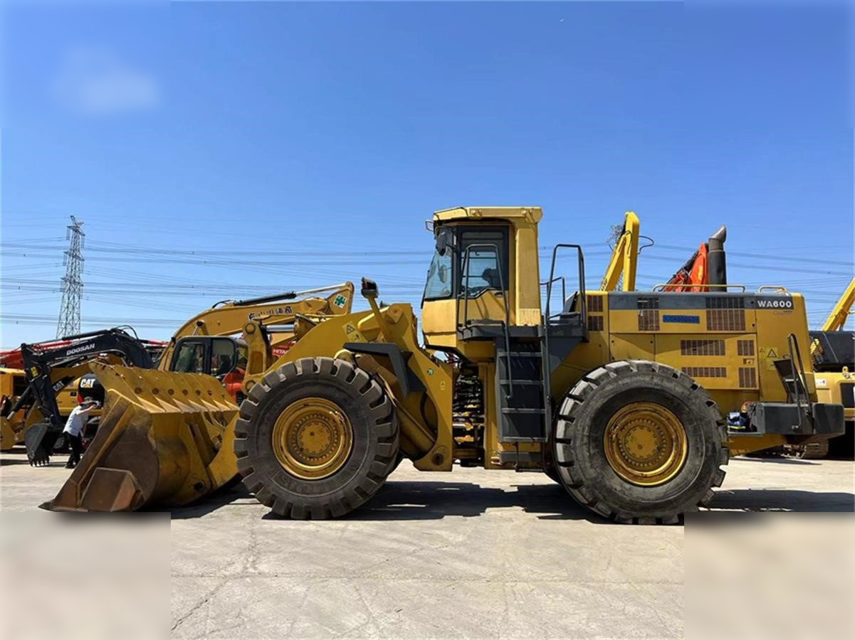 KOMATSU WA600-3 - Pá carregadora de rodas: foto 1 KOMATSU WA600-3 - Pá carregadora de rodas: foto 1
