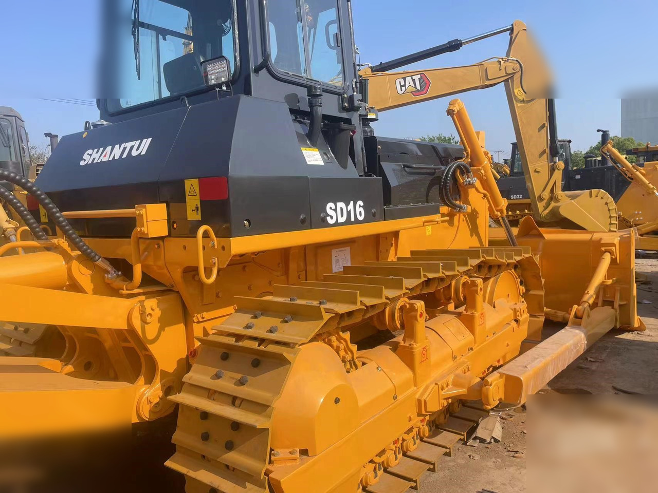 SHANTUI SD16 - Buldôzer: foto 2 SHANTUI SD16 - Buldôzer: foto 2