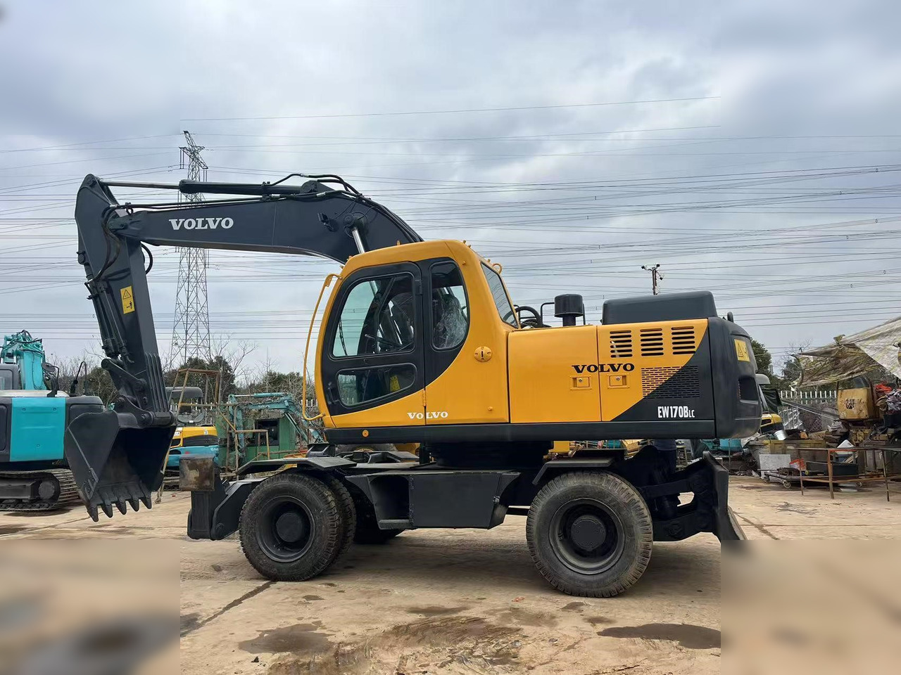 VOLVO EW170 - Escavadeira de rodas: foto 1 VOLVO EW170 - Escavadeira de rodas: foto 1