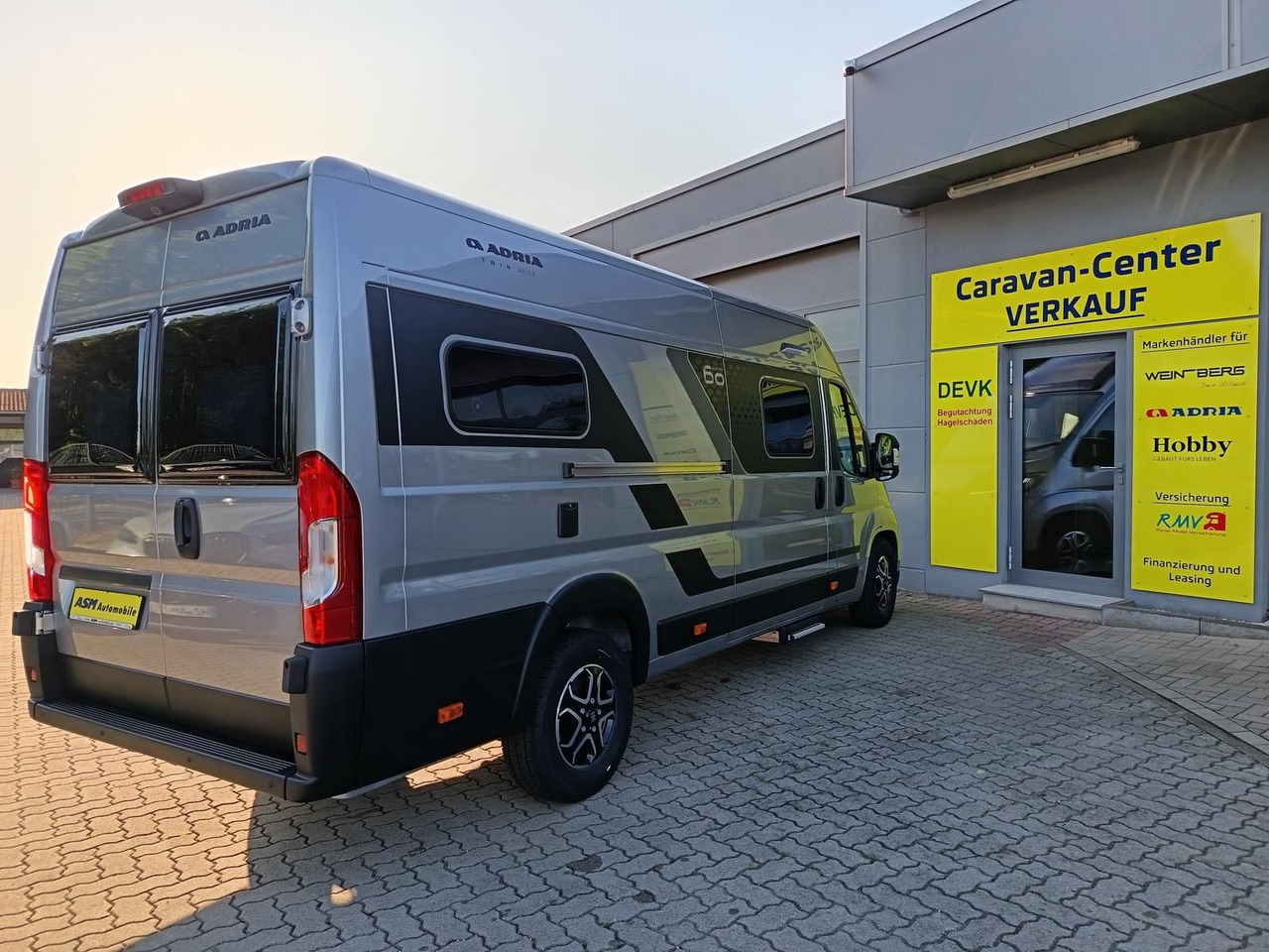 Adria Twin "60Y" 640 SLB*180 PS*4,25t MAXI*COMBI D 6E* - Campervan: foto 5 Adria Twin "60Y" 640 SLB*180 PS*4,25t MAXI*COMBI D 6E* - Campervan: foto 5