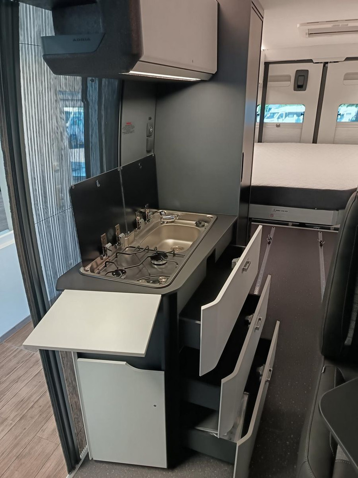 Locação financeira de  Adria Twin Edition 640 SGX Maxi 132kW*138L KÜHLSCHRANK Adria Twin Edition 640 SGX Maxi 132kW*138L KÜHLSCHRANK: foto 21