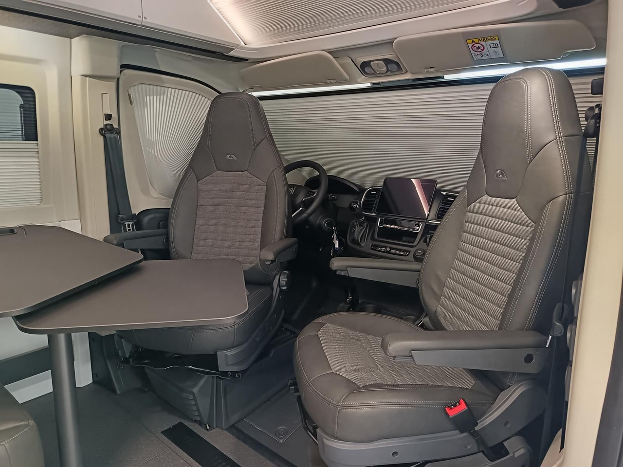 Locação financeira de  Adria Twin Edition 640 SGX Maxi 132kW*138L KÜHLSCHRANK Adria Twin Edition 640 SGX Maxi 132kW*138L KÜHLSCHRANK: foto 12