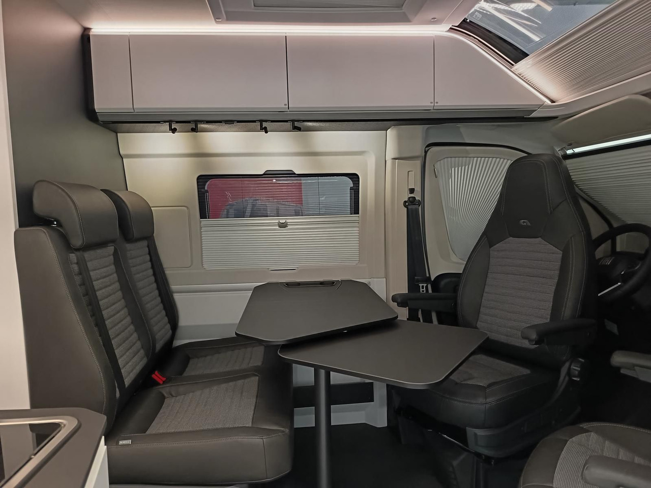 Locação financeira de  Adria Twin Edition 640 SGX Maxi 132kW*138L KÜHLSCHRANK Adria Twin Edition 640 SGX Maxi 132kW*138L KÜHLSCHRANK: foto 13