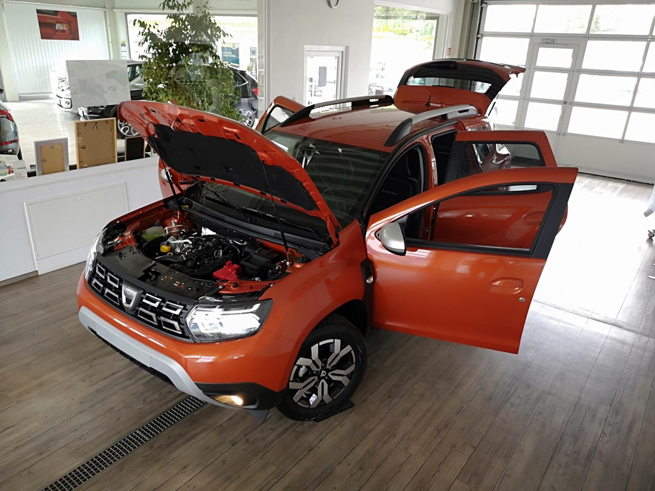 Dacia Duster Prestige Tce 130*KLIMA*SHZ*R-KAM*DAB*NAVI - SUV: foto 2 Dacia Duster Prestige Tce 130*KLIMA*SHZ*R-KAM*DAB*NAVI - SUV: foto 2